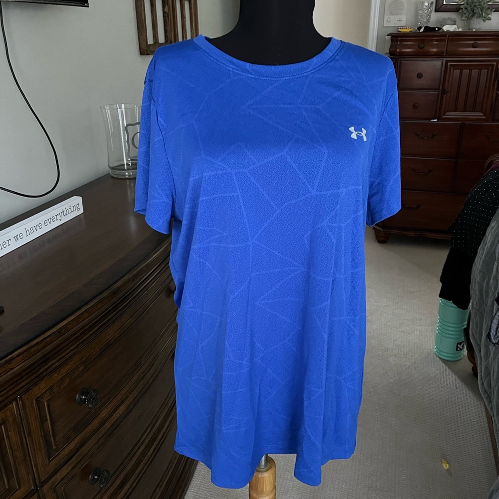 UA women’s workout tee